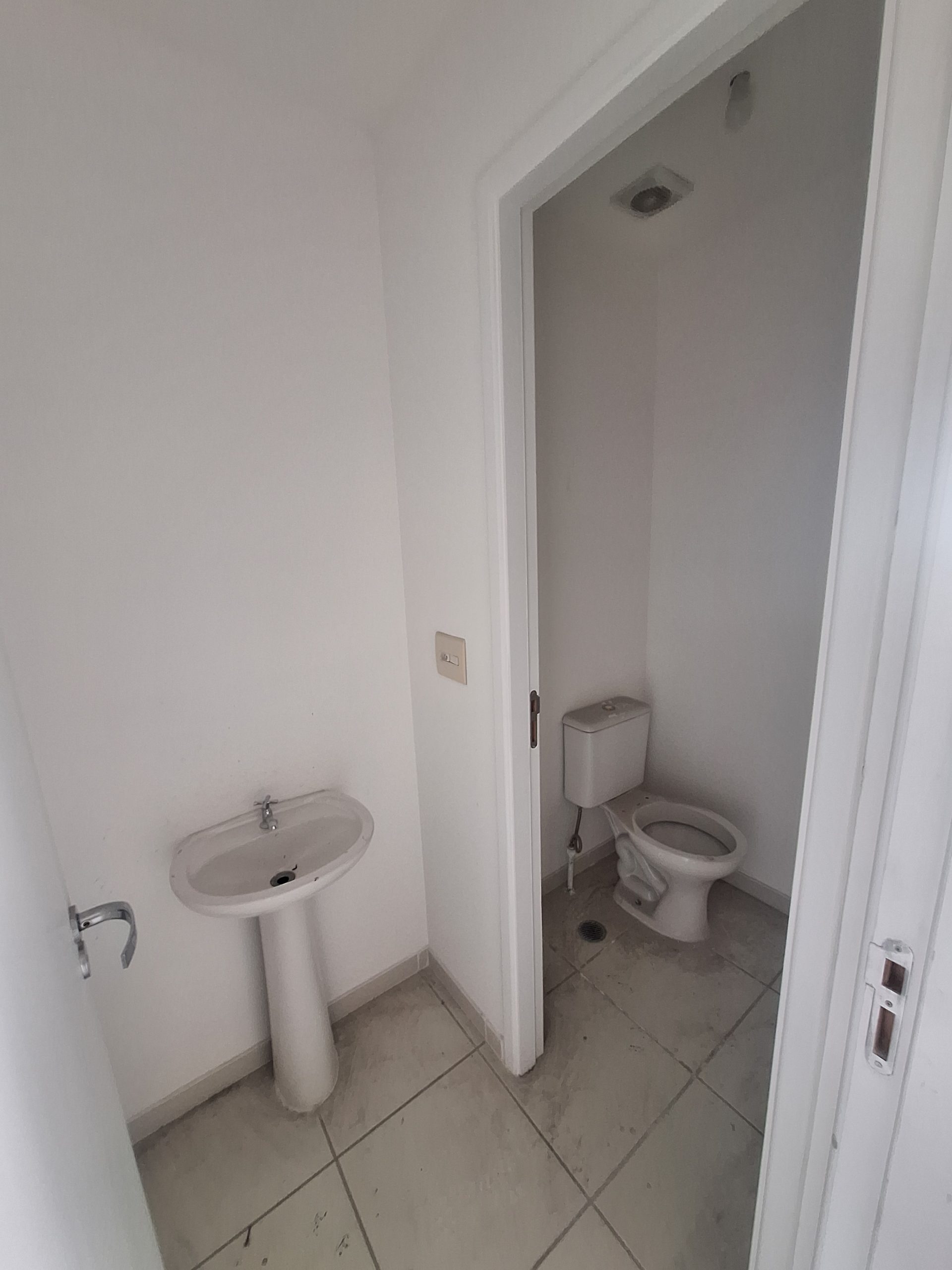 Alpha Offices – Sala 1707 – T. City