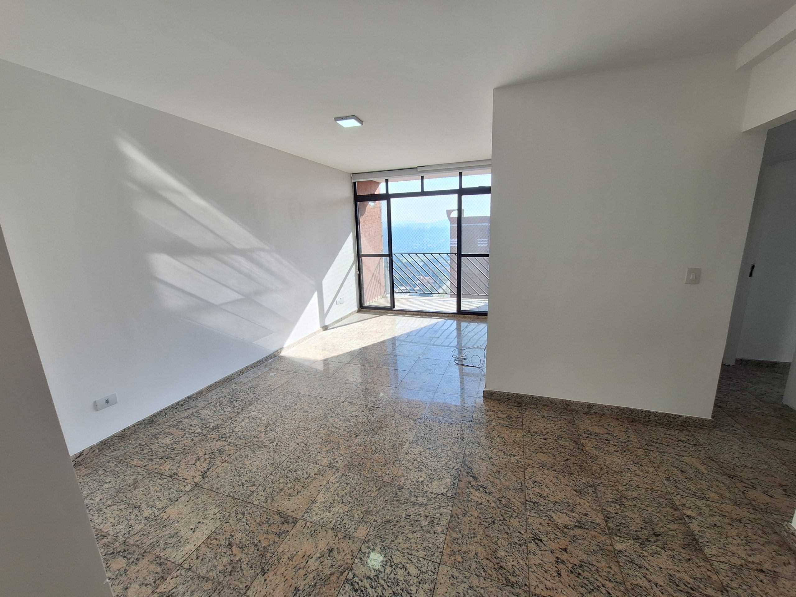 Top Village – Apto. 133 – Everest – Torre 01